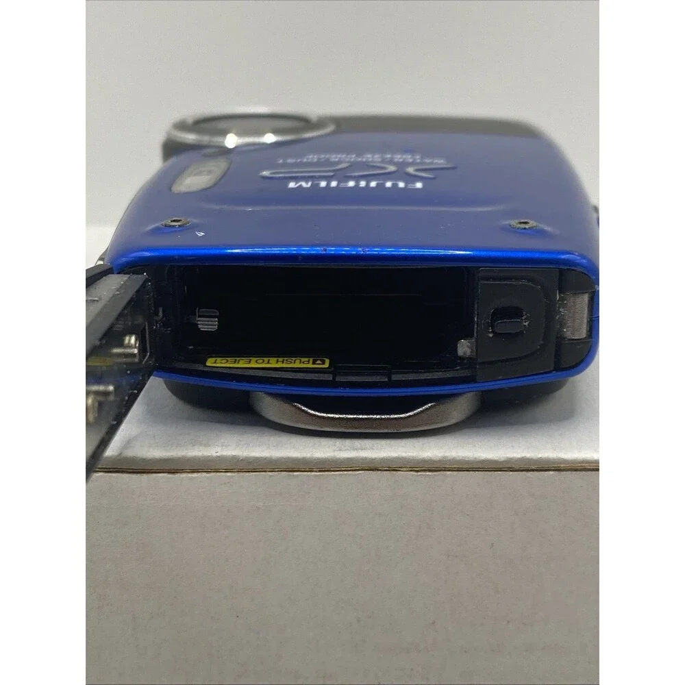 Fujifilm FinePix XP20 Digital Camera Waterproof Blue NOT WORKING AS-IS